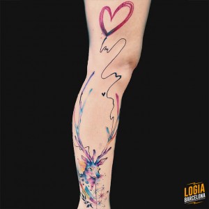 tatuaje-pierna-reno-corazon-trazo-color-logia-barcelona-damsceno   